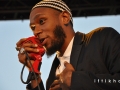 Mos Def – underground hip-hopa leģenda un kinoaktieris sauc sevi par Jasīnu Beju un lūdz aizmirst viņa iepriekšējo vārdu